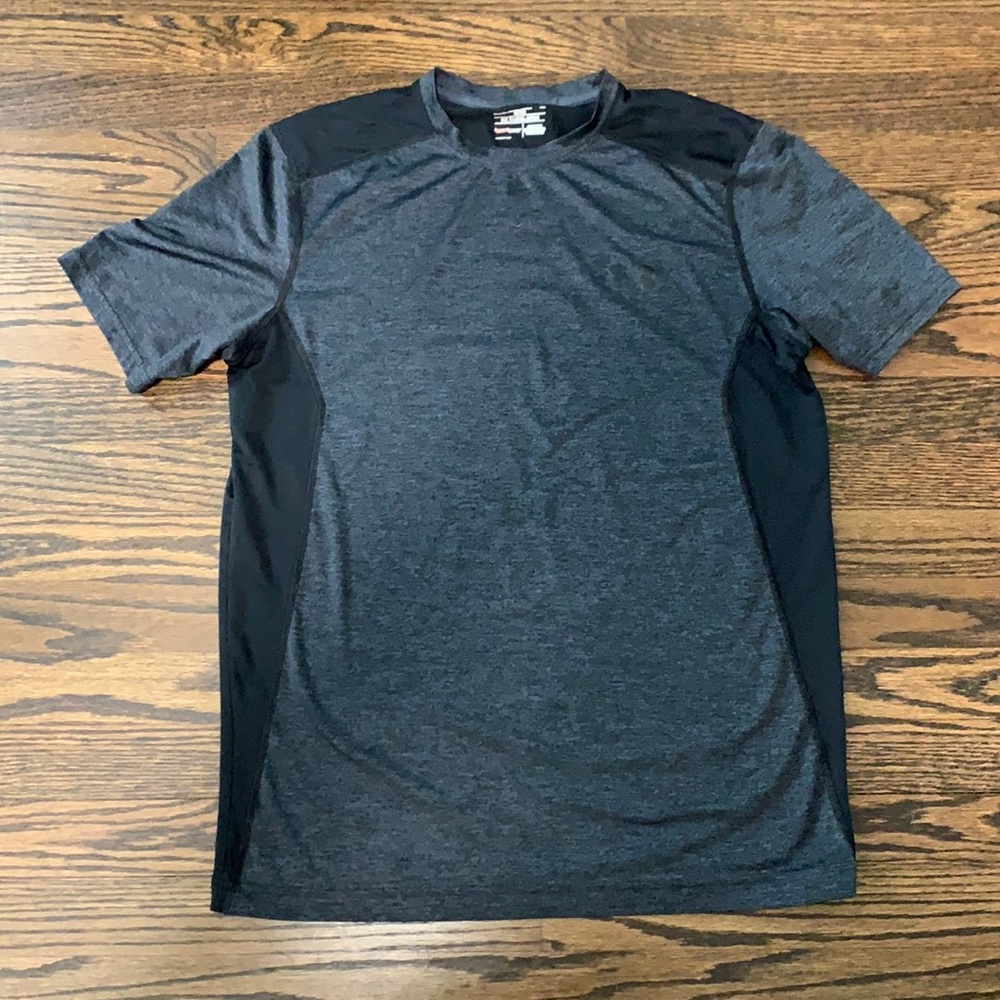 Under Armour Fitted HeatGear Shirt - Medium - Picture 1 of 6